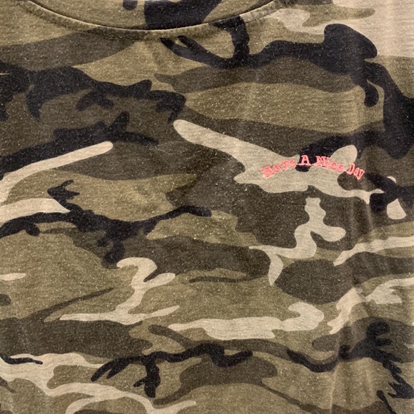 Honey Punch Camo Cropped T-Shirt Medium - Picture 2 of 5
